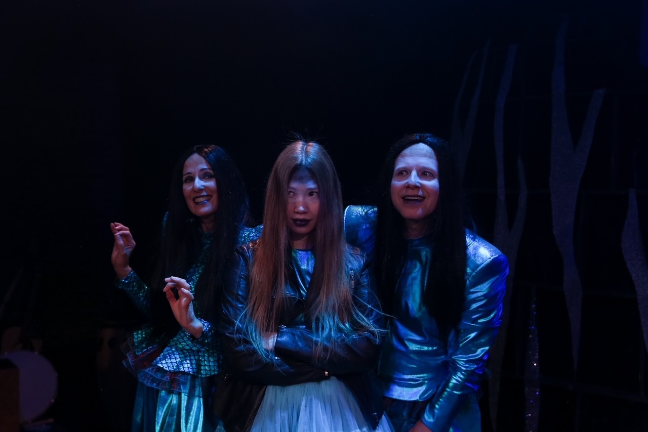 Álfarnir; Ósk (Hlín Behrens), Sóla ( Gyða Árnadóttir) og Þráinn ( Árni Friðriksson)