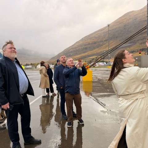 Norröna landtengd í rafmagn.