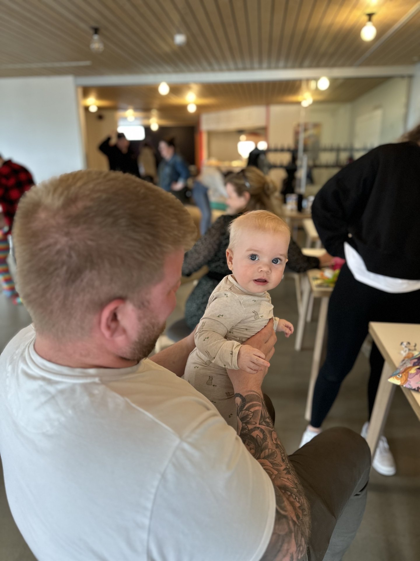 Barnahittingur í Herðubreið