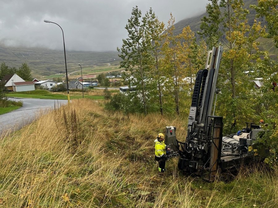Jarðtæknirannsóknir vegna ofanflóðavarna undir Botnum