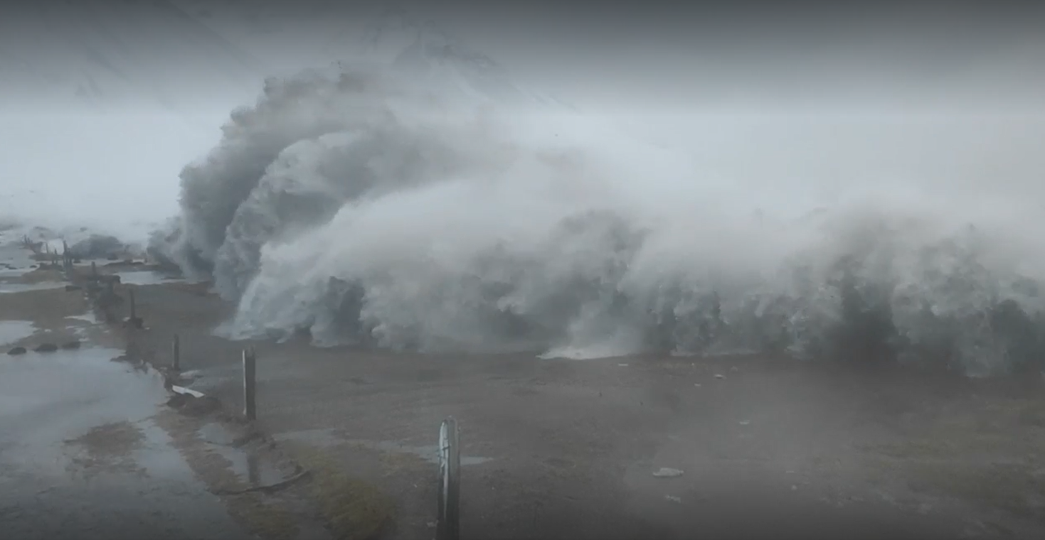 Myndir frá brimi í Njarðvík