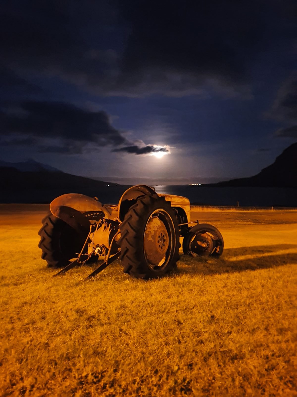 Ljósmynd Bergþóra Valgeirsdóttir. Mynd tekin á Lindarbrekku, Berufirði.