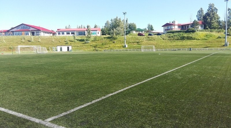 Samningar um uppbyggingu Fellavallar undirritaðir