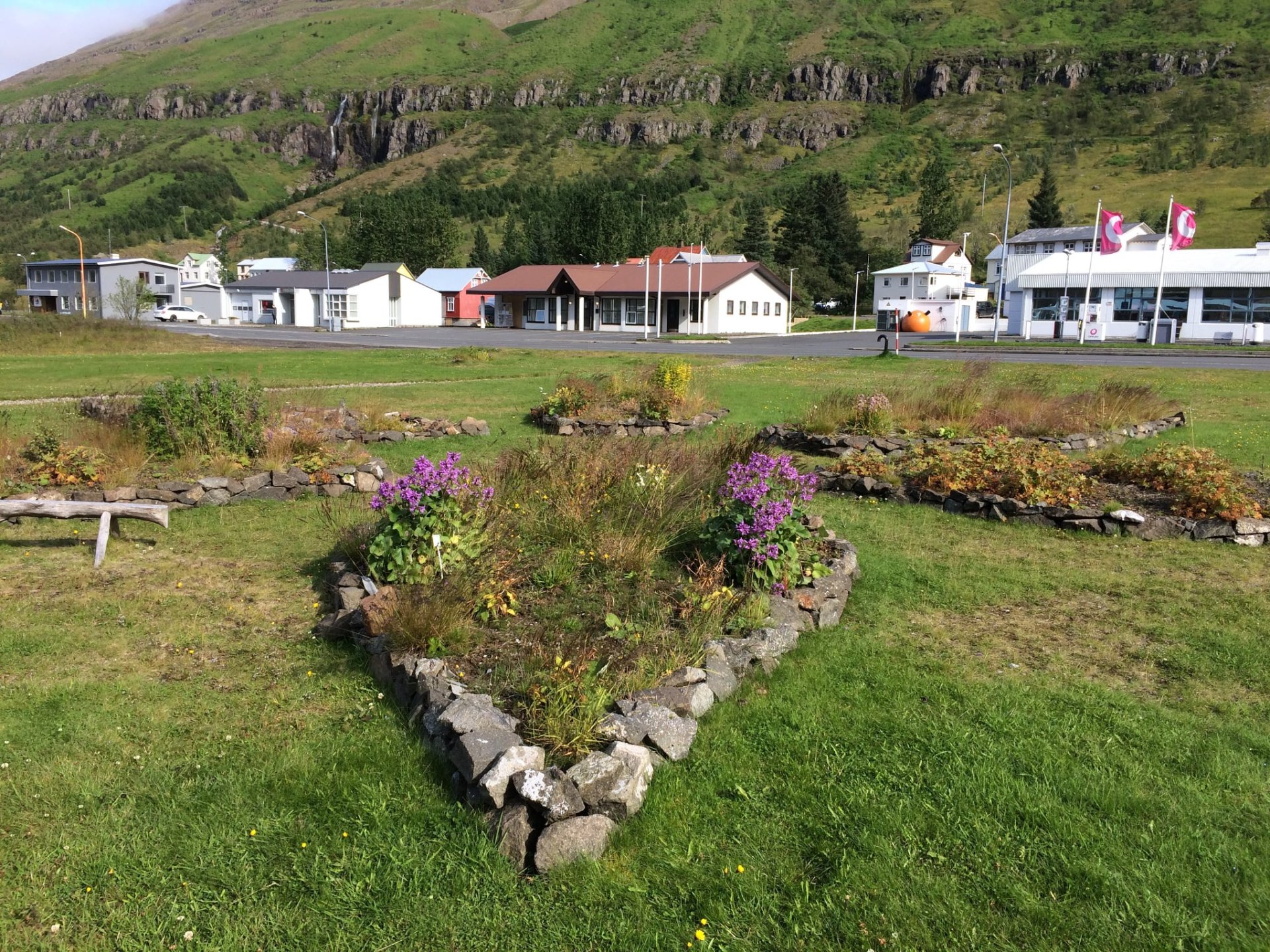 Minnisvarði afhjúpaður á Seyðisfirði um Vesturfarana
