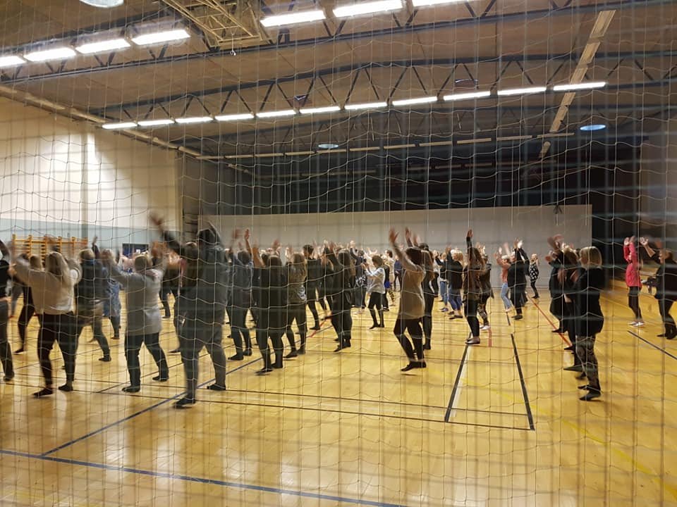 Sóttvarnareglur rýmkaðar en enn þarf að fara með gát