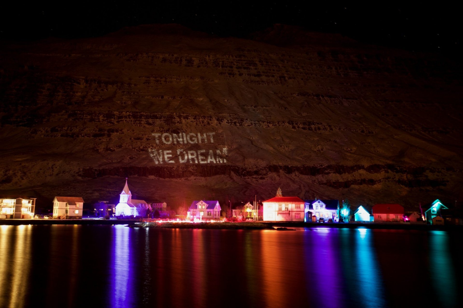 Ljósmyndari Josh Wood.