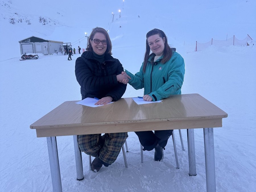 Mynd: Jóna Árný Þórðardóttir bæjarstjóri Fjarðabyggðar og Dagmar Ýr Stefánsdóttir sveitarstjóri Múla&hellip;